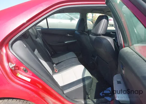 2014 Toyota Camry Se z USA, uszkodzony, nr VIN 4T1BF1FKXEU815548